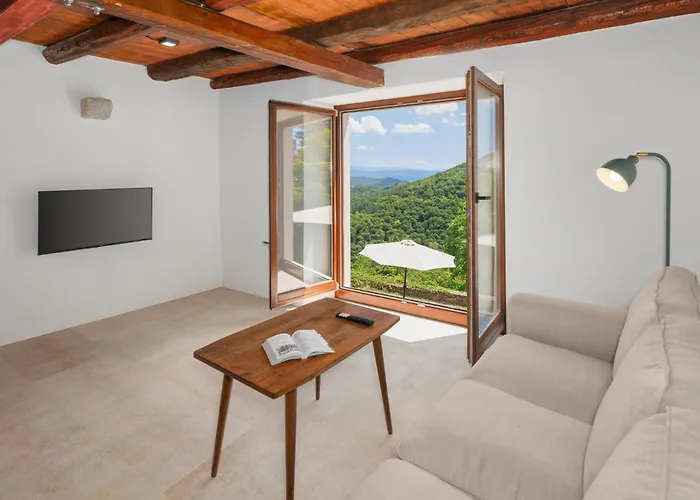 Vakantiehuis 2 Bedroom Beautiful In Oprtalj