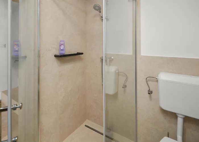 2 Bedroom Beautiful In Casa vacanze Oprtalj