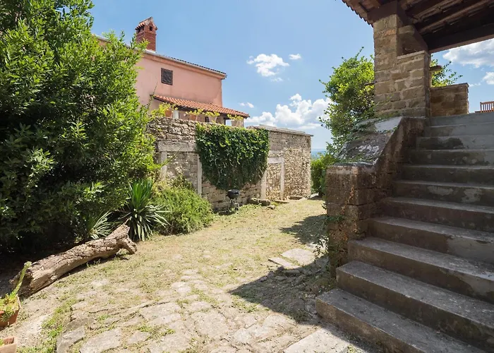 2 Bedroom Beautiful In * Oprtalj
